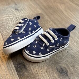 Vans Kids Navy and White Patterned Sneakers New York Yankees toddler